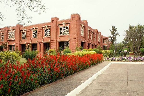 IIM-Lucknow strikes